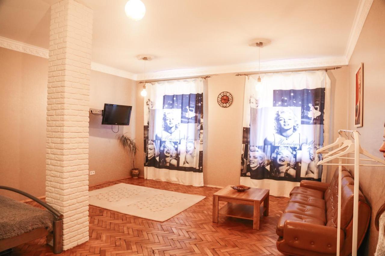 Monro - Heart Of Lviv Appartement Buitenkant foto