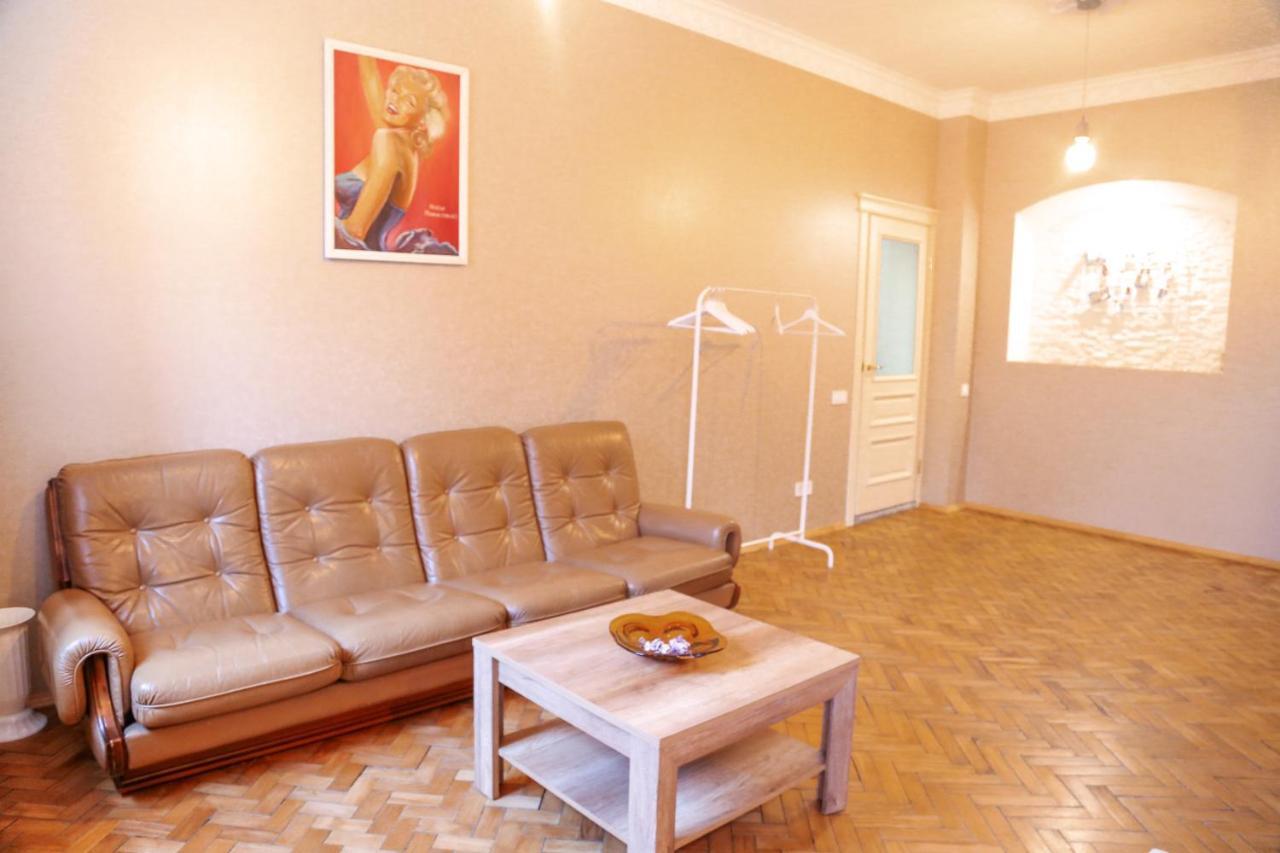 Monro - Heart Of Lviv Appartement Buitenkant foto